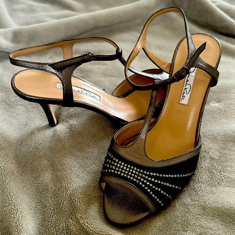 BNWOT Oscar De La Renta Black/Silver Rhinestone Strappy Heels
